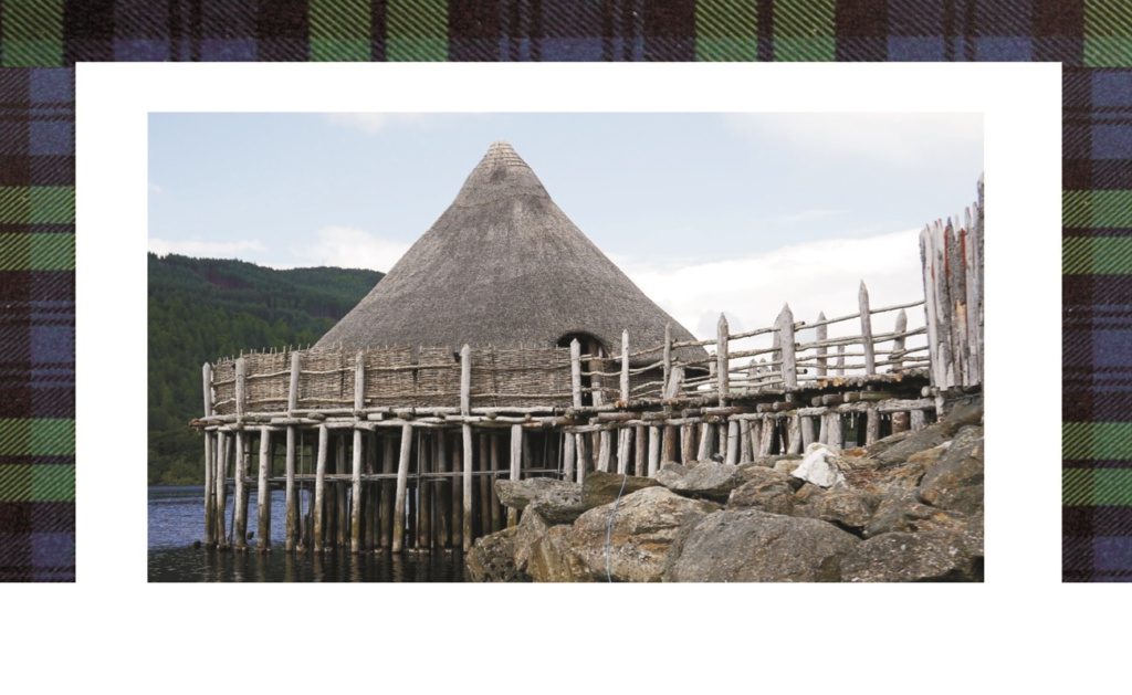 Definicja szkockiego crannogu obejmuje dwa typy prehistorycznych budowli mieszkalno-obronnych. Pierwsze z nich były częściowo lub całkowicie sztucznymi, najczęściej kamiennymi wyspami lokowanymi na jeziorach, rzekach lub na rzecznych estuariach. Konstrukcja drugiego typu szkockich crannogów, spotykanych chociażby wokół jeziora Tay czy w regionach Argyll oraz Dumfries & Galloway, opierała się już na drewnie jako dominującym budulcu. Najczęściej były to więc okrągłe w planie i przykryte stożkowatym daszkiem domostwa, które lokowano ponad taflą wody za pomocą licznych, wbitych w dno pali.